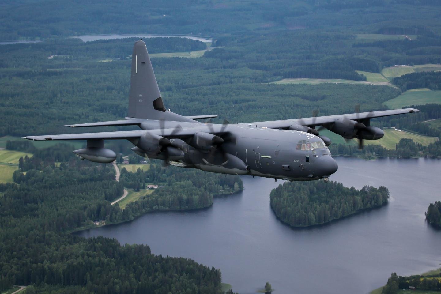 Free download Lockheed C-130 Hercules background ID:496493 hd 1440x960 for PC