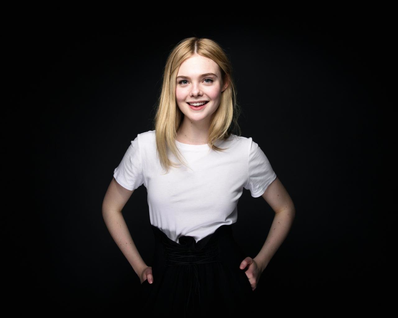 Awesome Elle Fanning free background ID:450815 for hd 1280x1024 computer