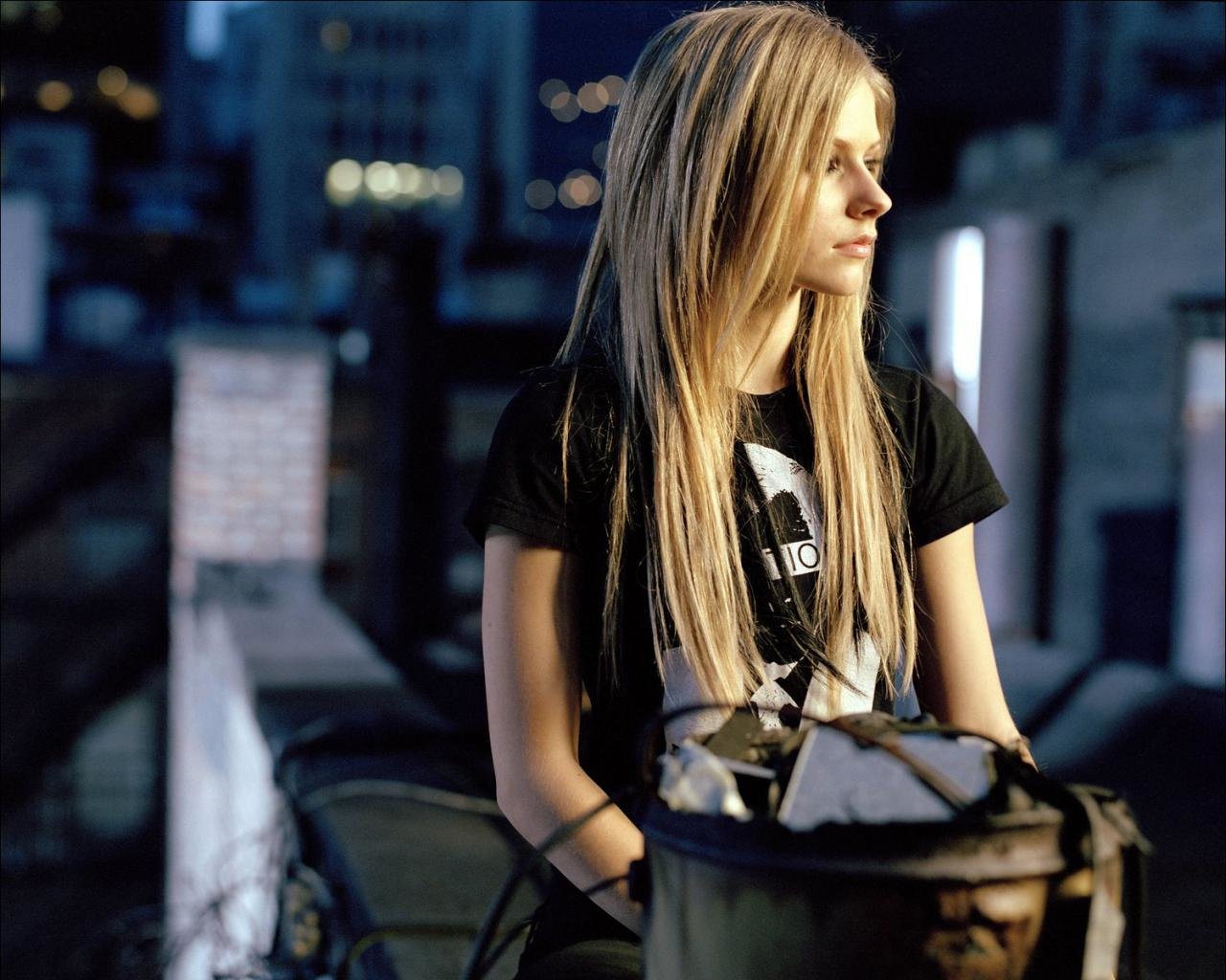 Awesome Avril Lavigne free wallpaper ID:71476 for hd 1280x1024 PC